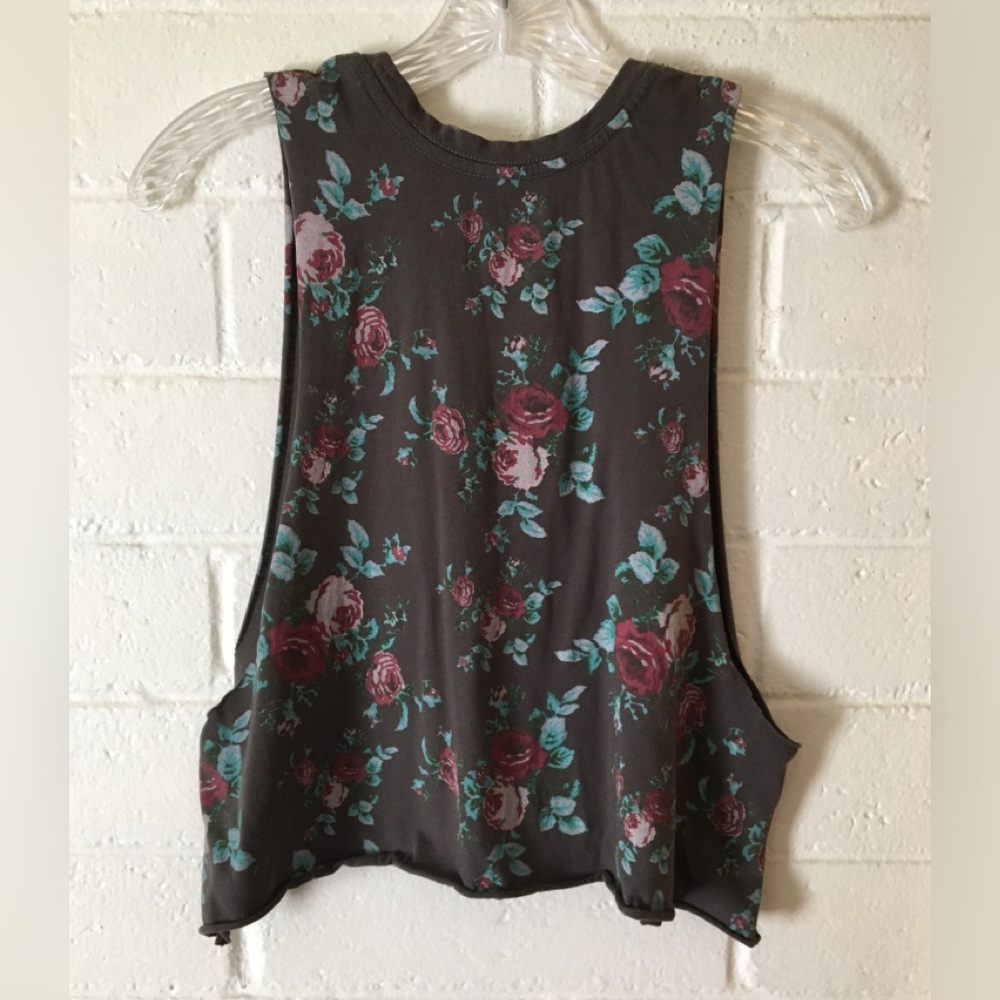 ✨Mickey & Minnie Crop Top T-Shirt✨ - Picture 4 of 11